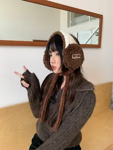 Protège-oreilles d'hiver en peluche marron avec lanières réglables pour plus de chaleur