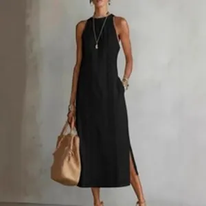 Robe midi noire élégante sans manches à licou avec fente latérale pour un look de rue chic