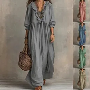 Robe longue bohème à col en V avec volants et présentation des différentes couleurs