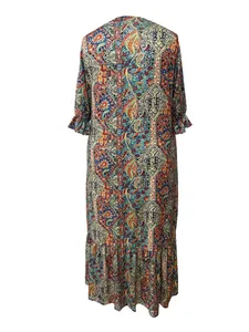 Vue détaillée du dos d'une robe longue vintage à imprimé cachemire et manches volantées