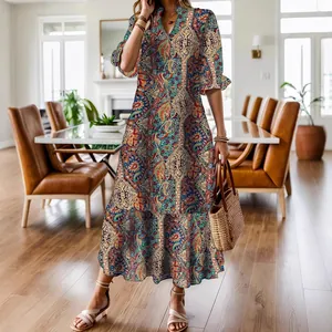 Robe longue bohème à col en V avec motif cachemire et ourlet irrégulier élégant