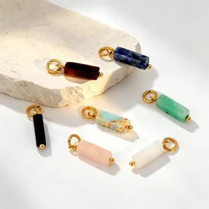 Variété de breloques en pierre naturelle avec boucles en acier doré inoxydable