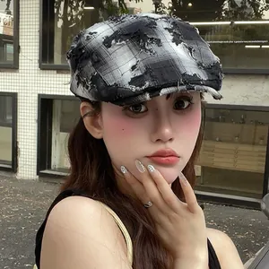 Stylish retro distressed plaid flat cap for women, vintage torn design painter beret hat.