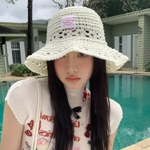 Elegante sombrero de pescador de ganchillo blanco para mujer, transpirable para el verano.
