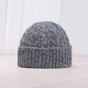 Gorro de punto gris con borde vuelto para mujer, gorro cálido de invierno grueso