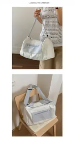 Simple star-patterned gym bag for travel and fitness with dry-wet separation detail