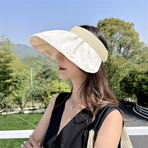 Κομψό γυναικείο καπέλο ηλίου με φαρδύ γείσο για καλοκαιρινή προστασία
