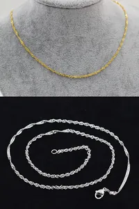 Vue détaillée des colliers en maille torsadée acier inoxydable 2mm en or et argent