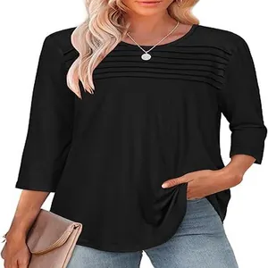 Detailansicht des schwarzen Damen-T-Shirts mit 3/4-Ärmeln, Rundhalsausschnitt und Falten