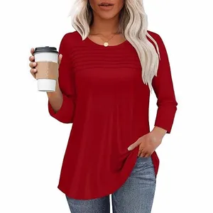 Elegantes Damen T-Shirt mit 3/4-Ärmeln, Falten und Rundhals in einfarbigem Weinrot
