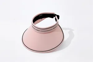 Visière de soleil rose à large bord pour femmes avec sangle réglable et design sport