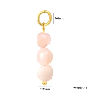 Vue détaillée du pendentif en pierre rose naturelle avec dimensions 1x6mm et poids 1,1g.