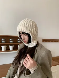 Warme cremefarbene Strickfliegermütze mit Ohrenklappen für Damen, Wintermode-Stil
