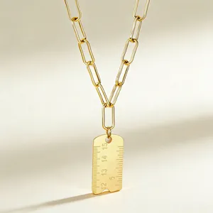 Collier Pendentif Règle en Acier Inoxydable Chaîne Trombone Gravée Collier Ras du Cou Géométrique pour Femme Bijoux Décontractés