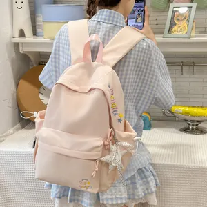 Stijlvolle roze geborduurde rugzak in Koreaanse stijl voor studenten en dagelijks gebruik.