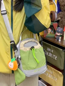 Petit sac à bandoulière léger avec cordon pour téléphone, idéal pour la randonnée