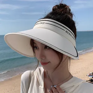 Chapeau pare-soleil tendance à large bord pour femme idéal pour queue de cheval haute