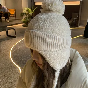 Dames Winter Warme Gebreide Oorklep Muts Dikke Fleece Gevoerde Pompon Lei Feng Muts Casual Outdoor Beanie