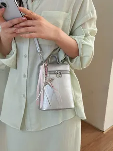 Borsa a tracolla chic in argento metallizzato per cellulare con ciondolo stella