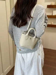 Élégant mini sac seau crème de style coréen avec cordon de serrage et bandoulière