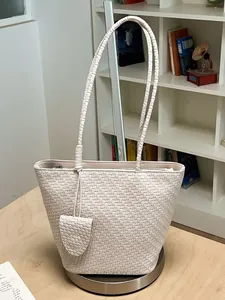 Geweven Tote Bag Dames Niche High-end PU Leer Okseltas Mode Woon-werkverkeer Schoudertas Met Mini Charm Rits