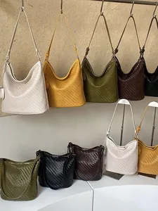 Stylish woven large capacity shoulder bucket bags in multiple colors for summer fashion