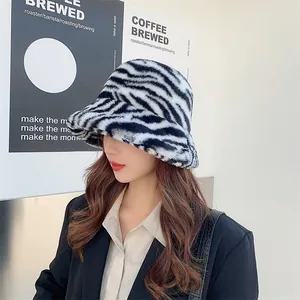 Bob en peluche imprimé zèbre pour femmes, accessoire d'hiver en fausse fourrure douce et chaud