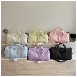 Bolsas de viaje de gran capacidad en varios colores pastel con sutiles motivos de luna