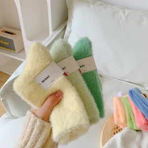 Calcetines suaves de terciopelo de mink en colores caramelo para calidez invernal acogedora
