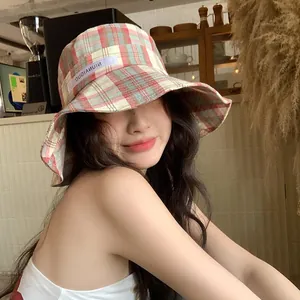 Elegante sombrero de pescador a cuadros para mujer con ala ancha para protección solar