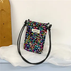 Piccola borsa a tracolla con paillettes colorate per cellulare con etichetta GFSN