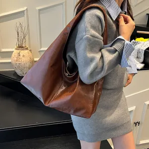 Bolso hobo vintage de piel sintética marrón de gran capacidad para diario