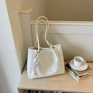 Grand sac fourre-tout blanc à motif d'étoiles avec anses tressées et petit lapin
