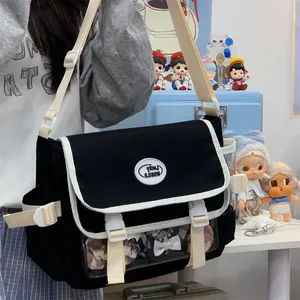 Japanische schwarze Ita-Tasche aus Segeltuch mit Sichtfenster und verstellbarem Riemen.