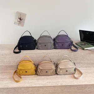 Bolsos bandolera informales de nailon para mujer disponibles en seis colores de tendencia