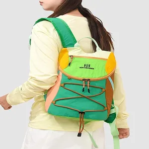 Lebhafter farbenfroher leichter Outdoor-Rucksack für Damen mit Kordelzug-Design