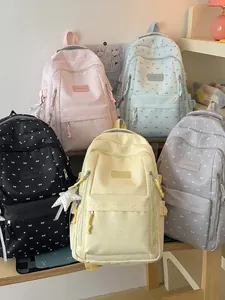 Verzameling Japanse schattige schoolrugzakken met sterhangers in diverse kleuren voor school