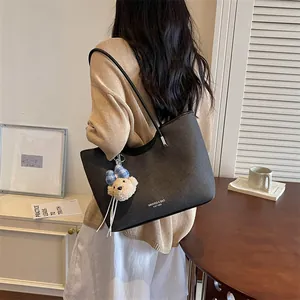 Large capacity casual tote bag for women, simple and stylish minimalist shoulder bag.