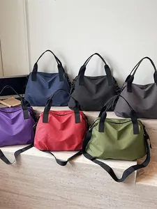 Grandi borse da viaggio e fitness a scacchi in vari colori vivaci per la palestra e sport