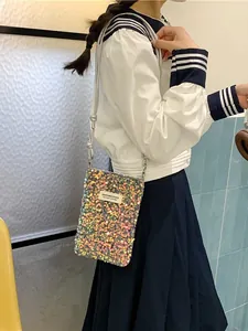 Borsa a tracolla con paillettes iridescenti per cellulare e cinturino argento