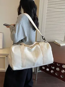 Bolsa de viaje grande blanca con lunares para desplazamientos versátiles y fines de semana chic