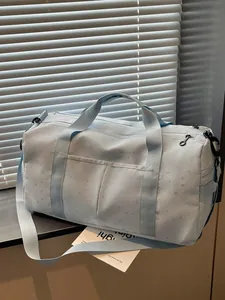 Bolsa de viaje celeste de gran capacidad con estampados de estrellas y lunas
