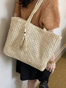 Sac cabas en paille tissée minimaliste avec pompon pour femme