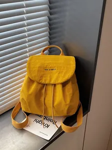 Sac à dos léger jaune minimaliste avec logo YOU JI BEAR pour les déplacements quotidiens