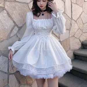 Elegante vestido de princesa Lolita blanco con mangas abullonadas y encaje fino