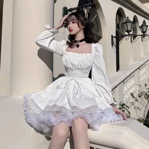 Elegante vestido de princesa Lolita blanco con mangas abullonadas y encaje fino