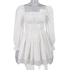 Dulce vestido de princesa blanco con mangas abullonadas estilo Lolita, cordones y encaje