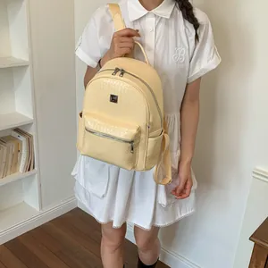Zaino intrecciato color crema per scuola e uso quotidiano dallo stile vintage preppy.