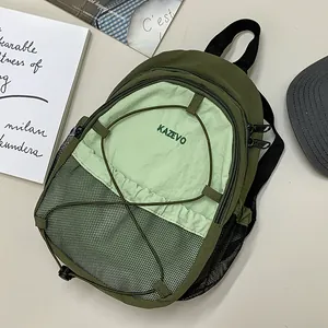 Vista detallada de la mochila de ocio al aire libre verde oliva con bolsillo de red