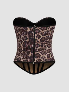 Vista dettagliata del top a corsetto leopardato con cerniera e decorazioni strass